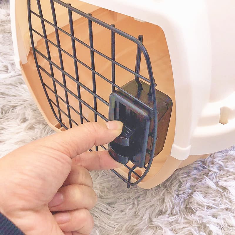 犬キャリーバッグ 通気性抜群ワイヤー扉付きハードキャリーケース