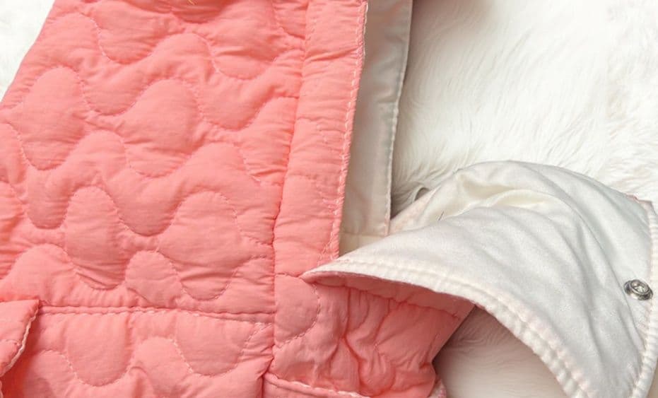 犬キャリーバッグ キルティング素材の前抱き犬用ベスト型キャリー